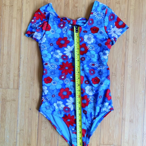Cat & Jack Girls Swimsuit 10 12 NEW Short Sleeve Bow Back Red White Blue Flowers - Picture 13 of 14